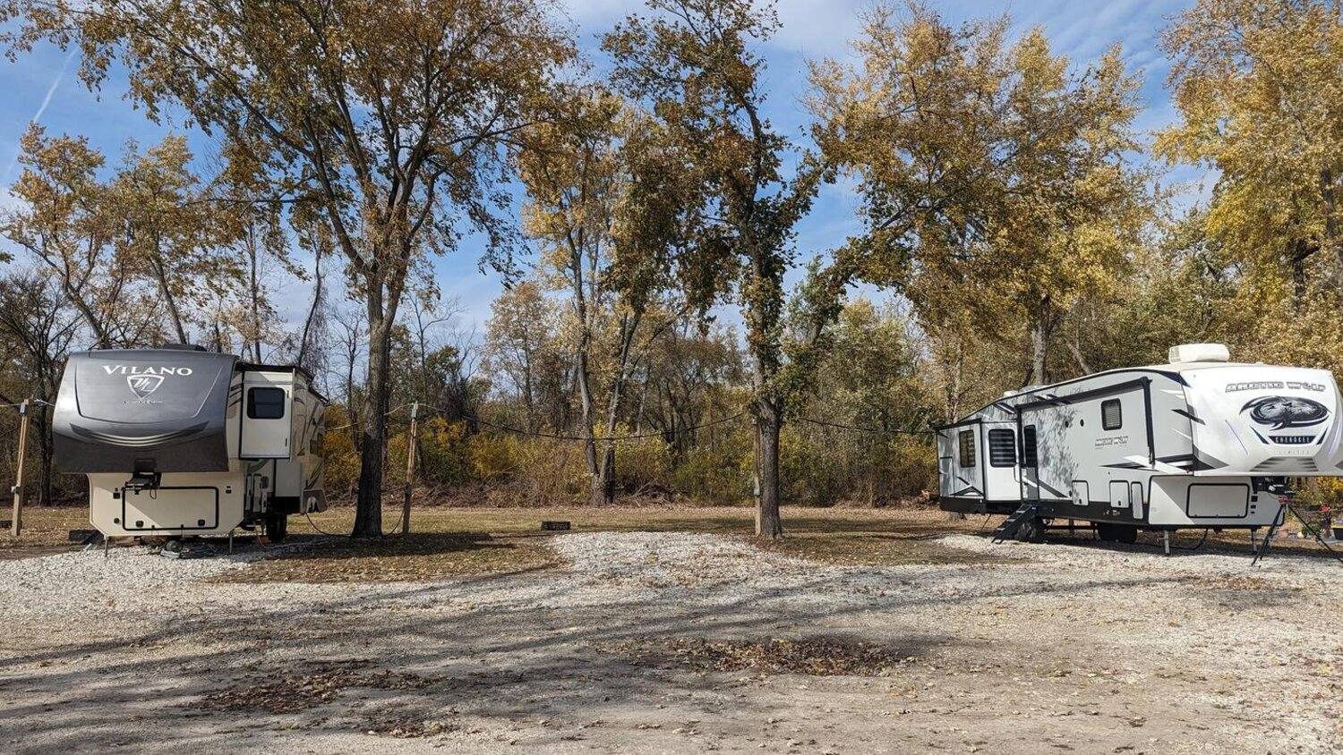 Full hookup RV sites at Lazy L Lake RV Park